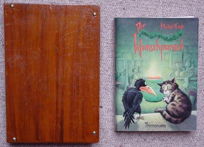 Charkha, größenvergleich mit einem
Buch